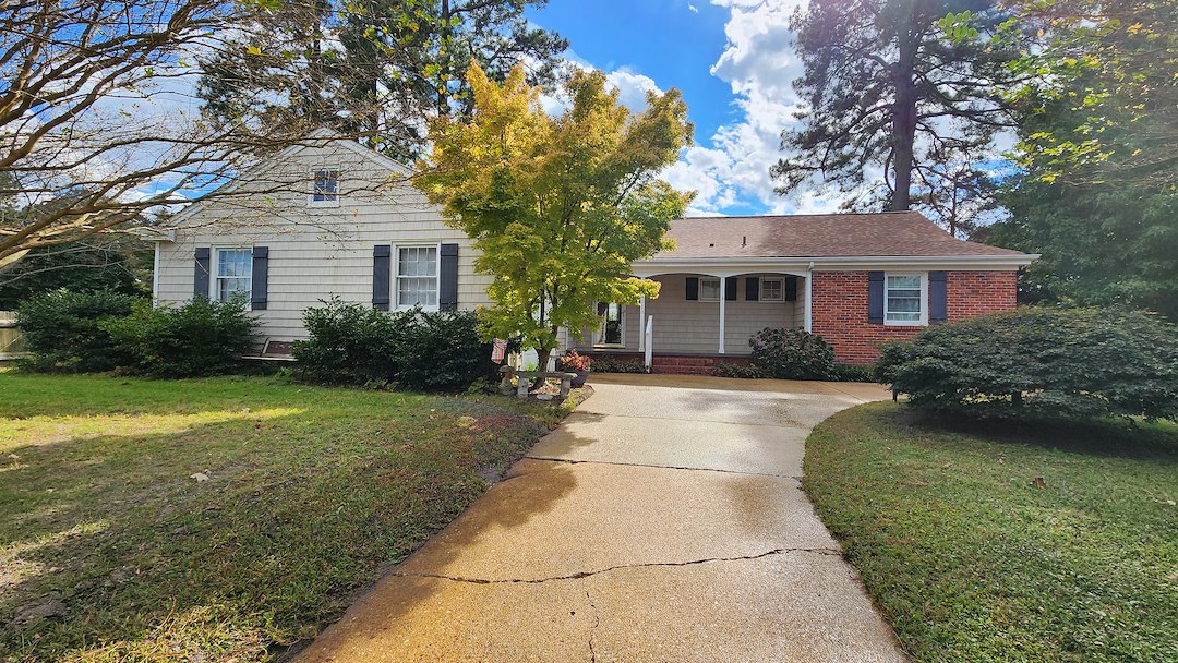 Professional driveway washing and house washing in the Western Branch area of Chesapeake Va 